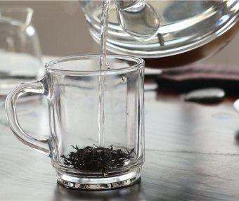 Brewing Yunnan Black Tea: Should the First Infusion Be Discarded?