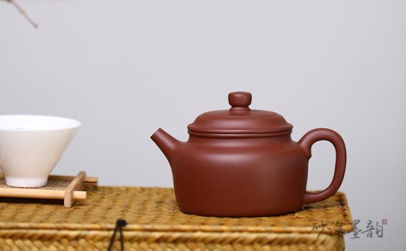 Why is it so difficult to match a replacement lid for a Yixing clay teapot?