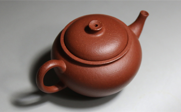 How Should an Idle Purple Clay Teapot Be Stored?