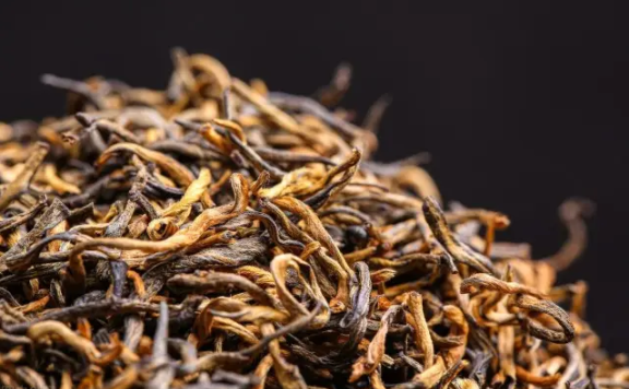 What are the storage precautions for black tea?