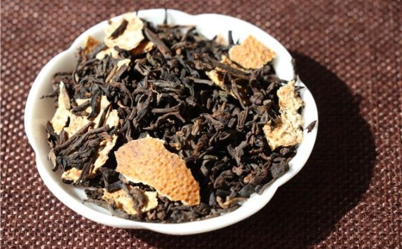 How to Brew and Cook Pu’er Tea with Dried Tangerine Peel