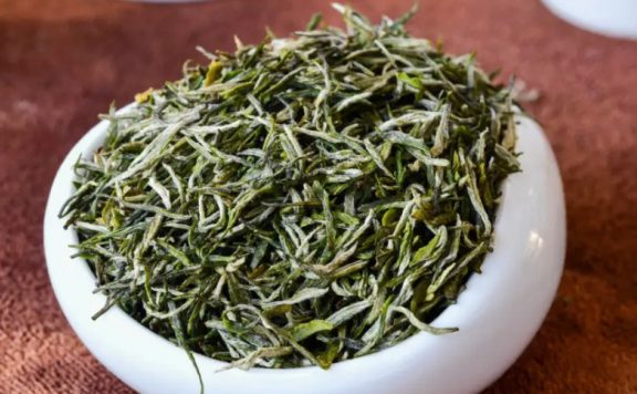 How is Green Tea Made, and What Are Its Benefits?