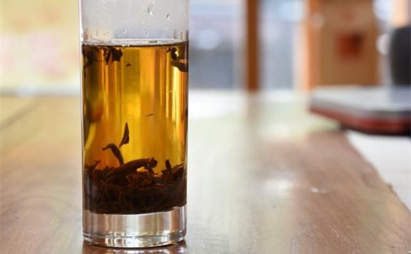 What is the Optimal Water Temperature for Brewing Black Tea?