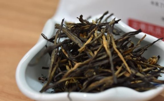 How Many Infusions Can Yunnan Black Tea Typically Stand?