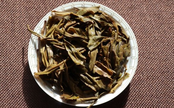 How to Identify Pu’er Tea from the Leaf Base