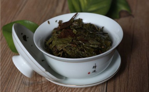 Brewing White Tea: How to Control the Concentration of the Infusion?