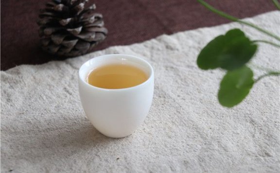 Sitting by the Window, Savoring Tea as Sunlight Floods the Tea Setting