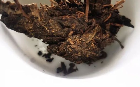 Tea Stems: The Soul of Dark Tea, A Symphony of Aroma and Flavor