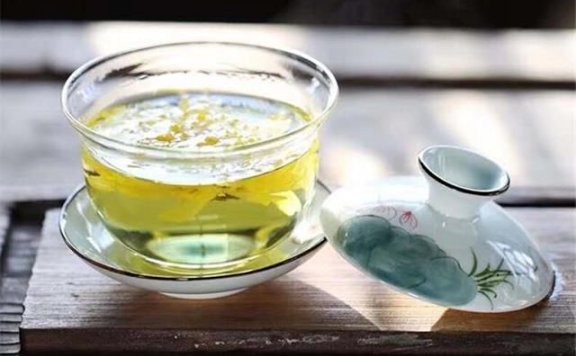 Combat Autumn Dryness with These Nourishing Teas