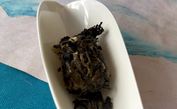 What is the tea-to-water ratio for raw Pu’er? The ratio is 1:15.