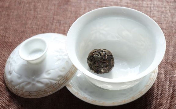 The Correct Method to Brew Pu’er Tea Dragon Pearls